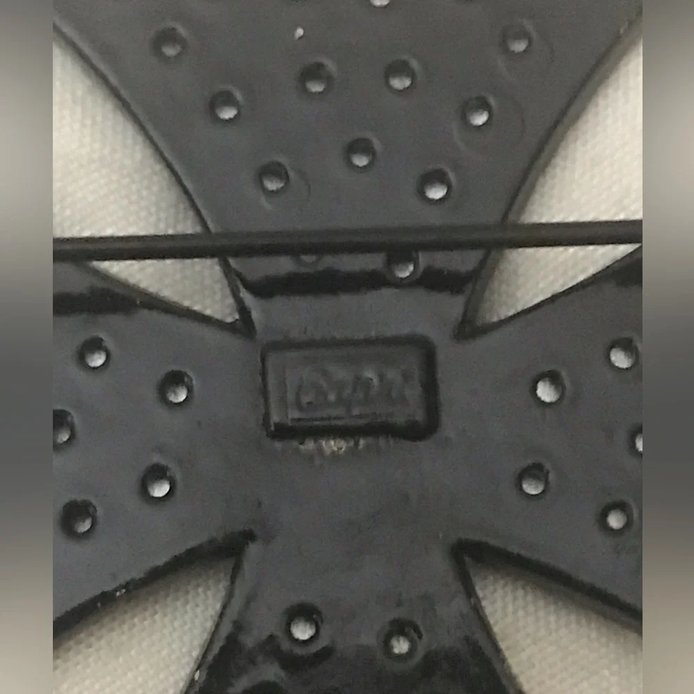 Vintage Maltese Cross Capri Pendant - Picture 8 of 8